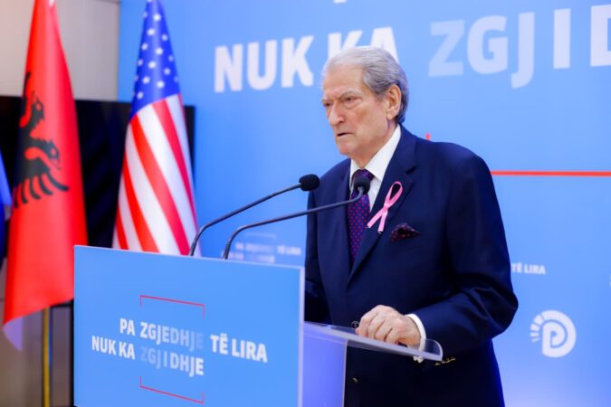 Protesta në Tiranë për krerët e UÇK-së, Berisha: Rama do mbante fjalim 1 orë, ja pse u tërhoq