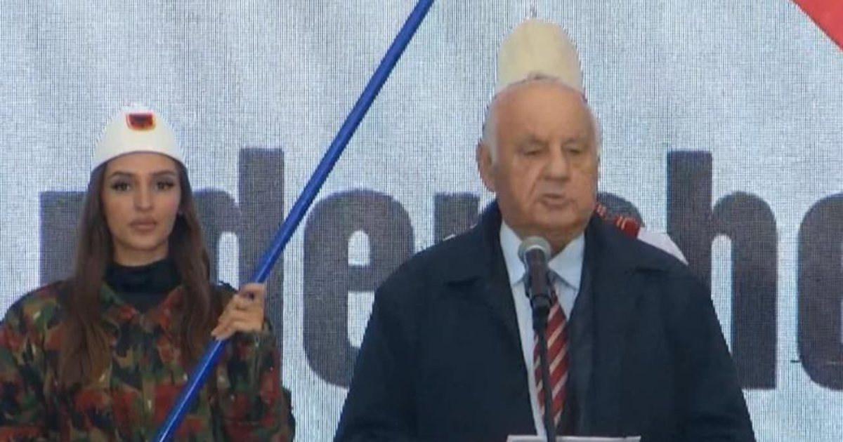 Protesta për UÇK/ Ish-Presidenti Moisiu: Jemi mbledhur të mbrojmë dinjitetin tonë kombëtar!