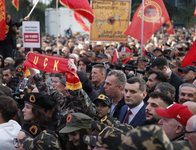 Protesta pro UÇK në Tiranë/ Gucati: Do mblidhemi edhe para Parlamentit Evropian!