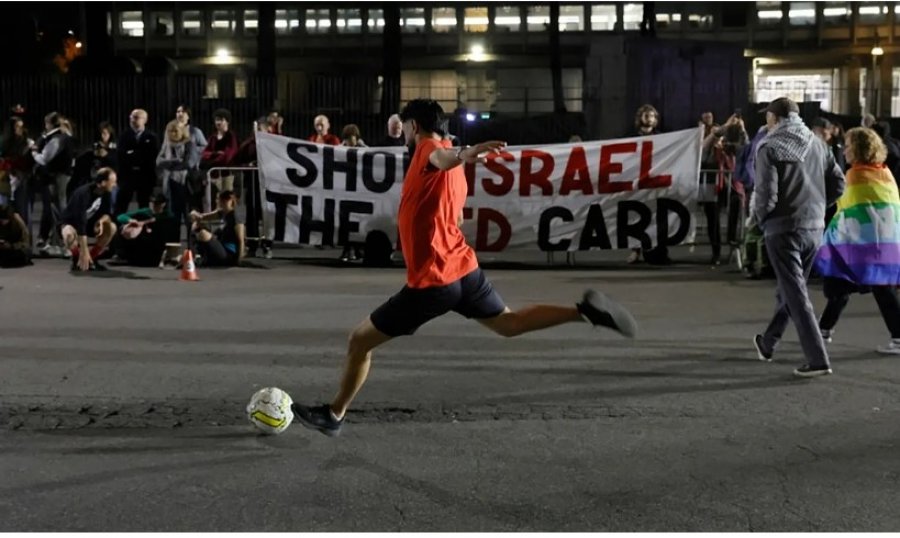 Protestuesit pro-palestinezë përleshen me policinë para ndeshjes kualifikuese Itali-Izrael për Kupën e Botës