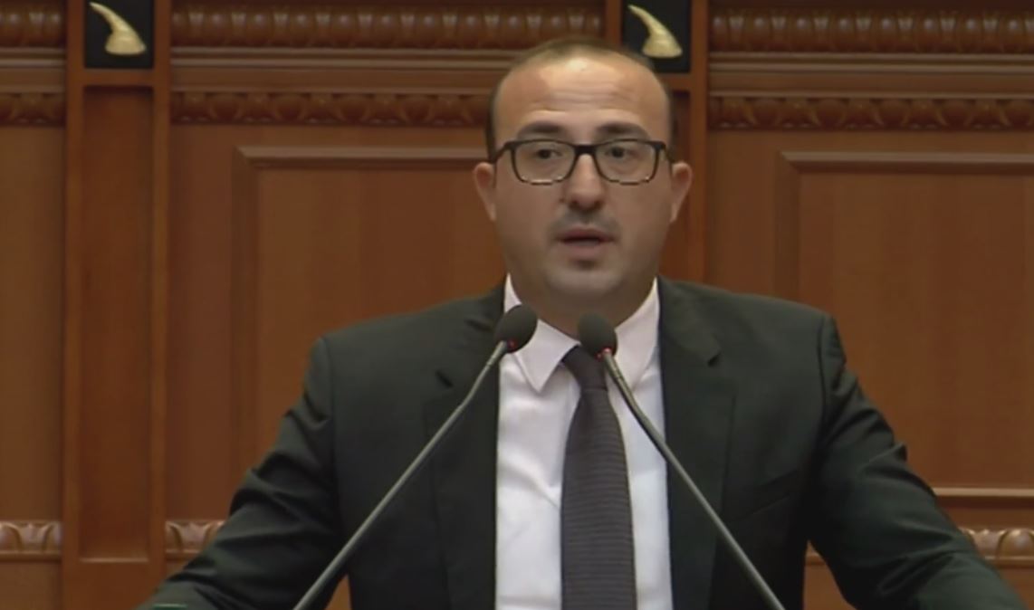 PS kërkoi 1 muaj, Etika përjashton Bardhin 15 ditë nga Kuvendi, ironizon deputeti i PD-së: Na bënë ulje!