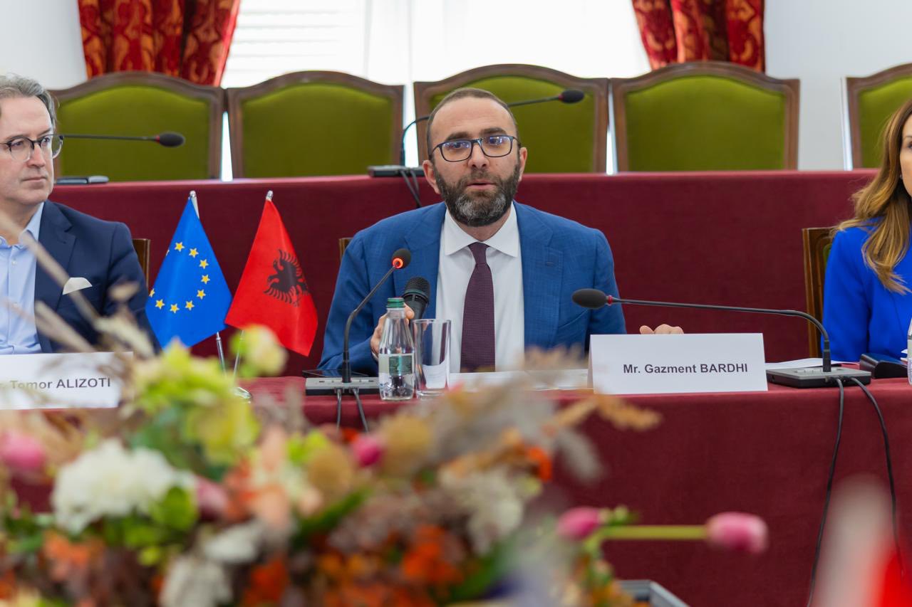 PS-PD, debat për korrupsionin, Bardhi: Qeverinë e komandon krimi. Manja: Po baltosni Shqipërinë