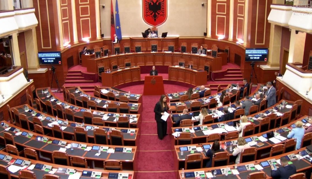 PS refuzon kërkesën për komisionet, opozita braktis sallën pas 12 orësh përplasje në Kuvend