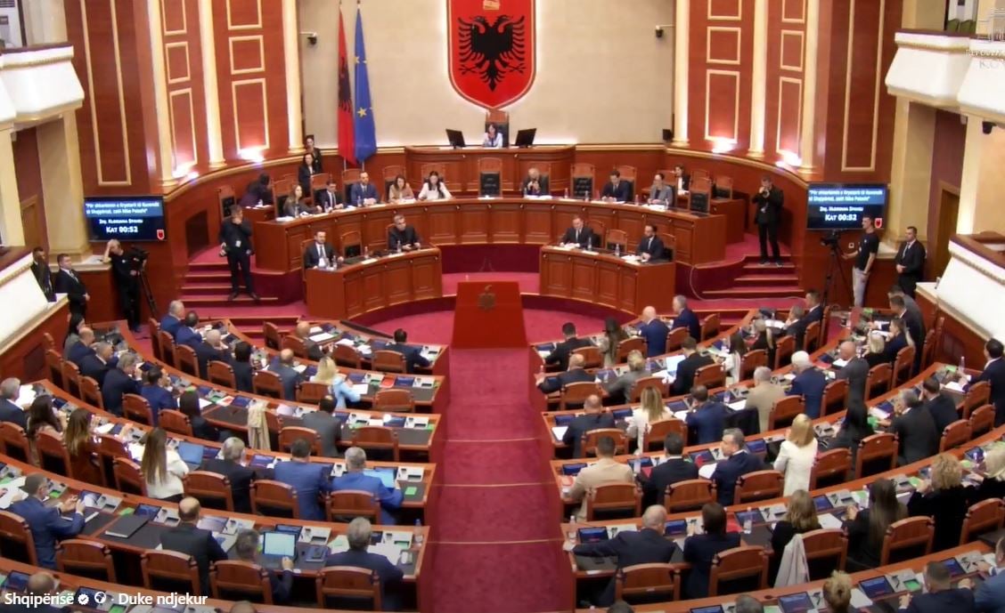 PS rrëzon me 79 vota kërkesën e PD për shkarkimin e Peleshit, vetëm 10 vota kundër kryetarit të Kuvendit