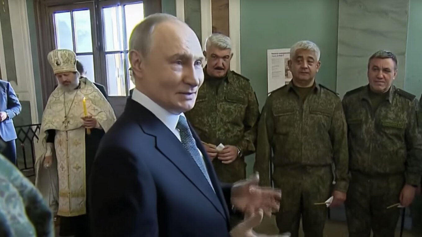 Putin feston ditëlindjen e tij të 73-të dhe viziton varret e carëve në Shën Petersburg