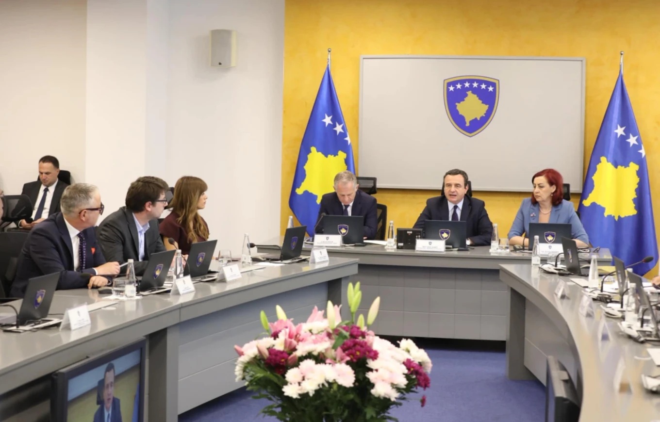 Qeveria e Kosovës miraton buxhetin 4 mld euro; paga minimale 425 euro nga janari, 500 nga korriku