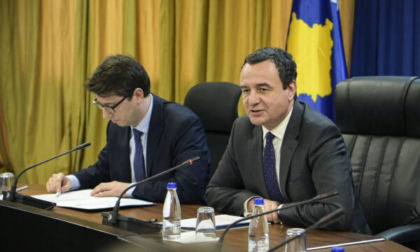 Qeveria e Kosovës ndan nga 100 eurove për studentët