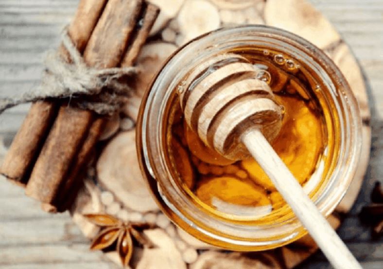 Qumësht, kanellë dhe mjaltë, kura natyrale kundër dhimbjeve të kokës