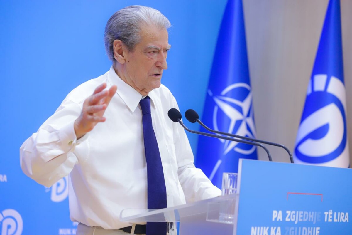 “Qytetarët s’përballojnë dot çmimet e kullave”, Berisha akuzon qeverinë: 56 mijë apartamente bosh, ekonomia mbahet me..