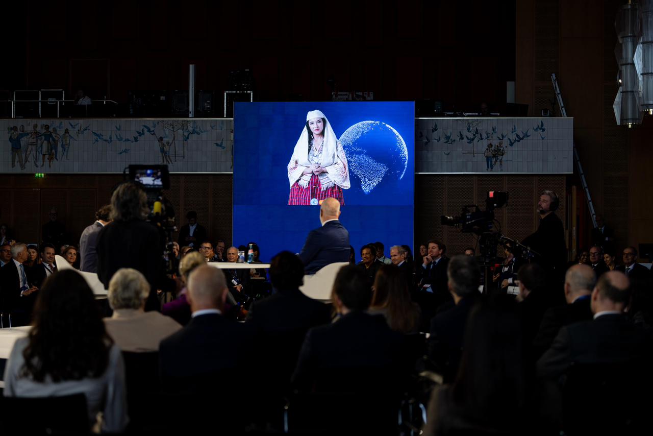 Rama çon Diellën në Berlin: Një grua shumë e bukur shqiptare! Ministrja tregon marrëdhënien me shefin e saj