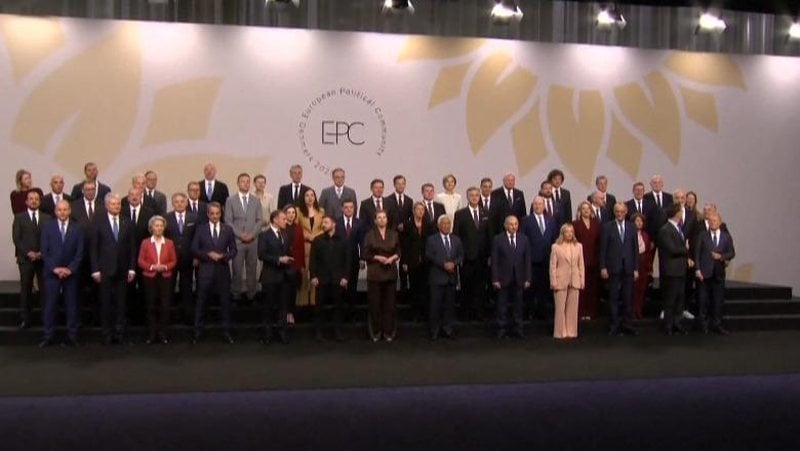 Rama në krah të liderve të BE dhe Presidentes së Kosovës, publikohet foto familjare e  samitin e 7-të të Komunitetit Politik Evropian