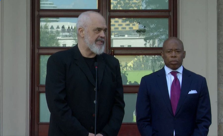 Rama pret kryebashkiakun e Nju Jorkut: Linjë direkte ajrore, Adams ka dëshirë të takojë Diellën