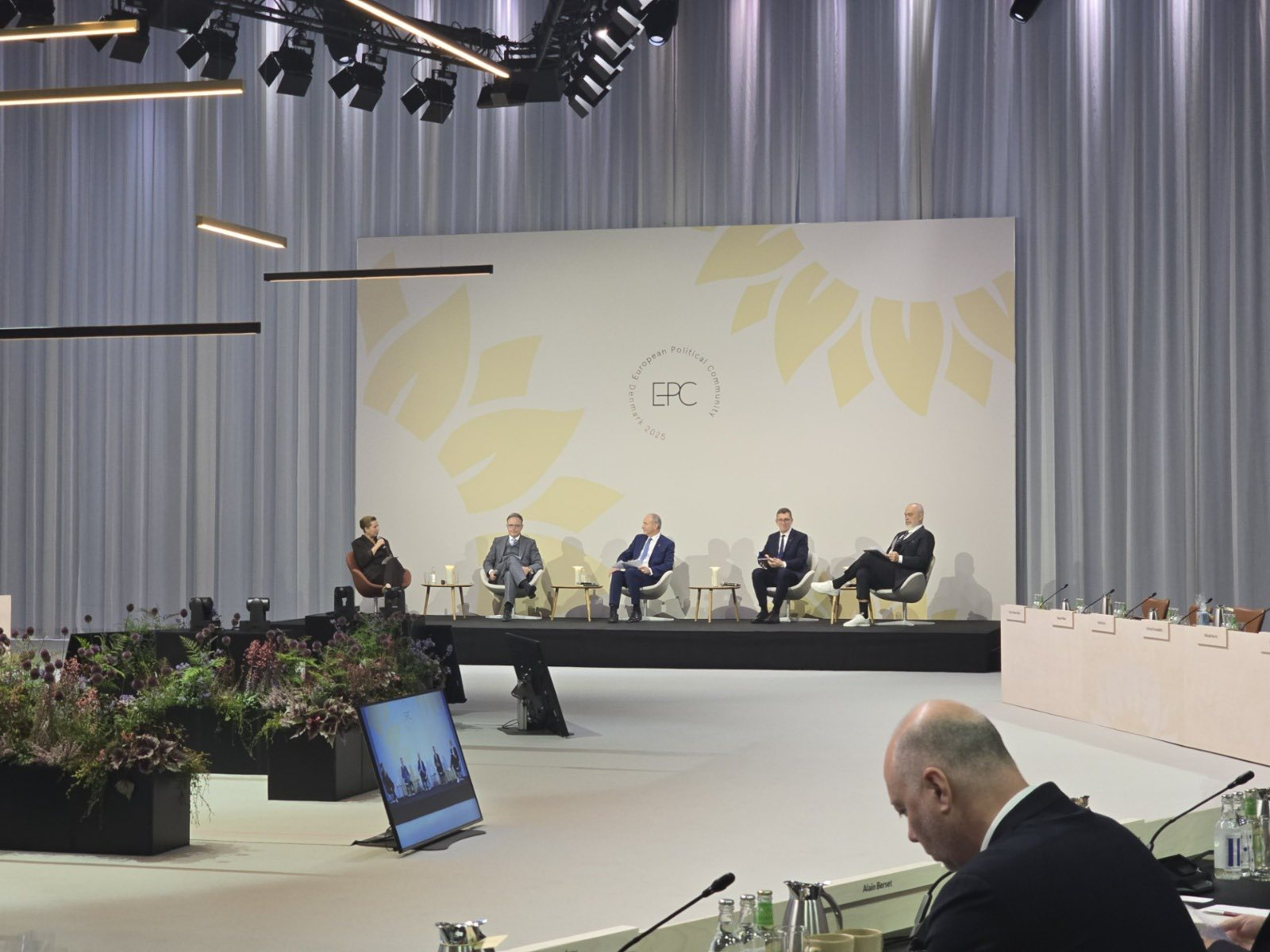 Rama publikon fotoalbumin nga Samiti i Komunitetit Politik Europian në Kopenhagen: Krenar për Shqipërinë