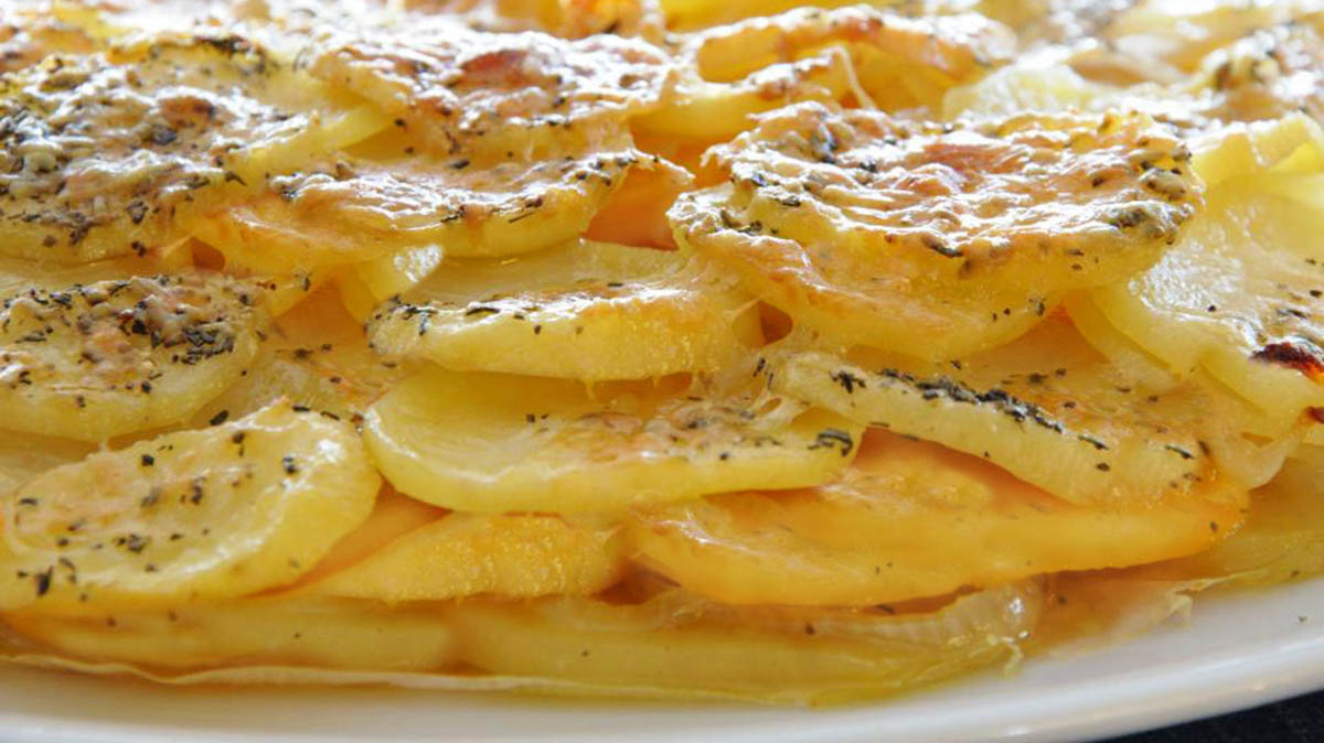 Receta e Thjeshtë e Patateve të Buta me Gjalpë dhe Piper – Shije e Mrekullueshme