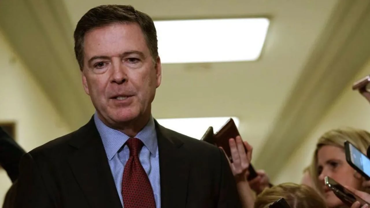 Refuzoi pjesëmarrjen në shoqërimin e James Comey-t në publik, pezullohet nga puna agjenti i FBI-së