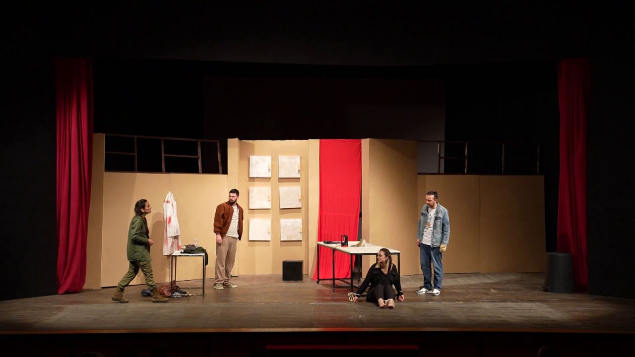 “Rendi i ri”, shfaqja “spanjolle” në teatrin e Gjirokastrës