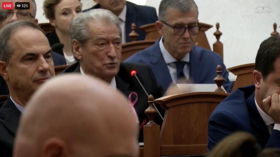 Replikat/ Berisha lexon përgjimet e Taos: Ai (Dumani) nuk e thërret Ulsiun që t’ia zhveshë kostumet, por ua fsheh dosjet