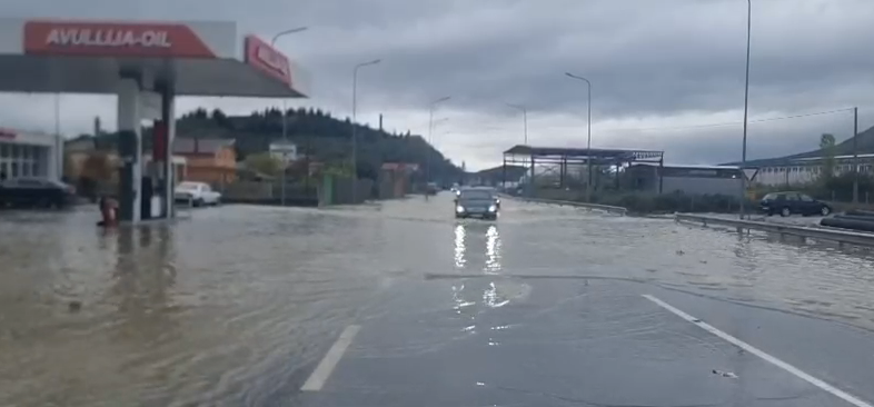 Reshjet e shiut përmbytin Shkodrën, ja zonat më të rrezikuara