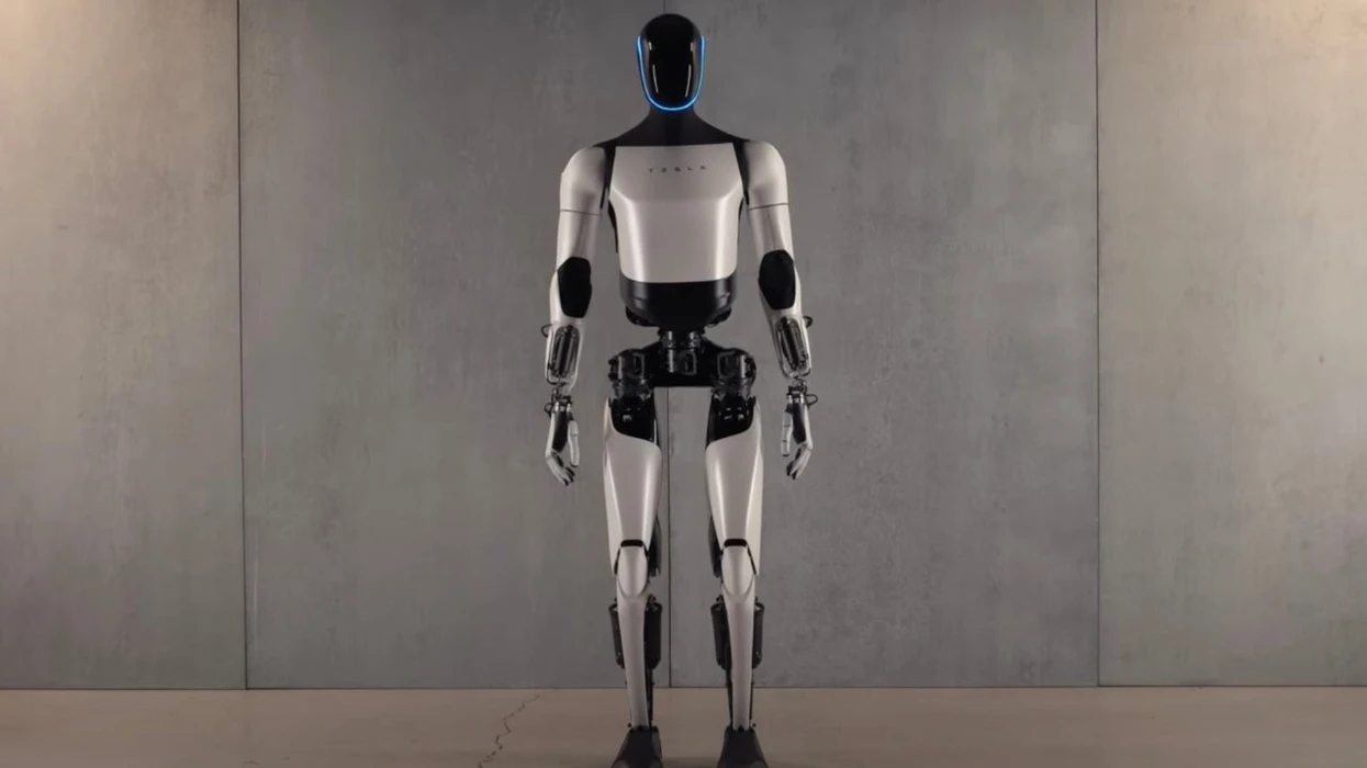 Roboti Optimus drejt prodhimit masiv, Tesla porosit 685 milionë dollarë pjesë