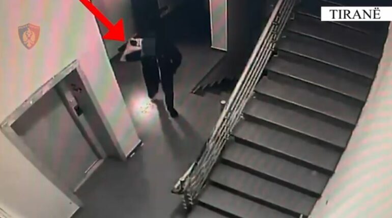 “Rojtarët”/ Vodhi 10 mln lekë dhe sende me vlerë 20 mijë euro, arrestohet grabitësi i shtëpisë në Tiranë