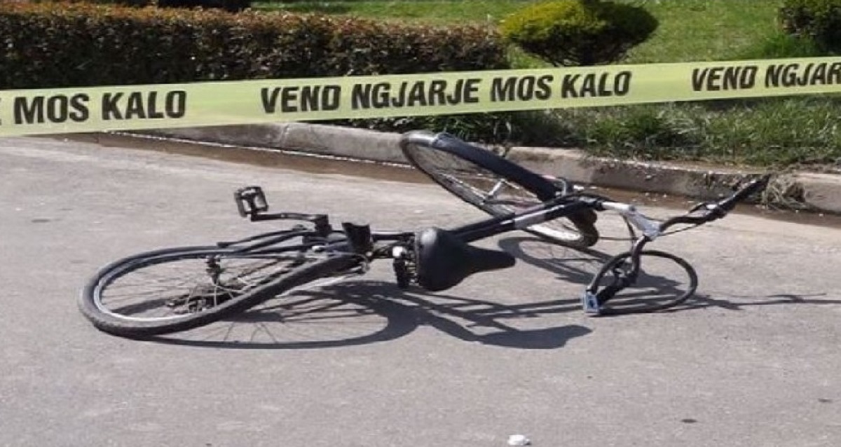 Rrëzohet me biçikletë dhe bie në kanal, humb jetën i moshuari në Fier