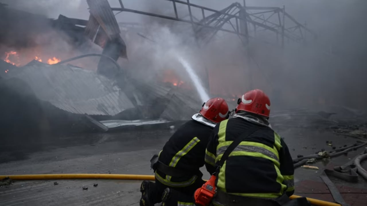 Rusia vijon të bombardojë Ukrainën, një i vdekur dhe dhjetë të plagosur në Kiev