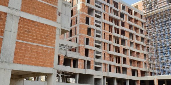 Sa do të rritet taksa e ndërtesës për shtëpitë dhe dyqanet për 119 zona në rrethe