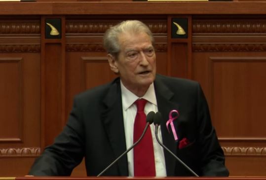 Sa do t’u kushtojë qytetarëve aeroporti i Vlorës ? Berisha akuzon qeverinë – Hajdutë…