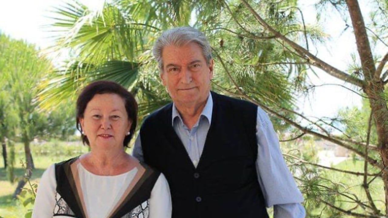 Sali Berisha feston sot 81-vjetorin e lindjes, ndan foton me bashkëshorten e tij: Vjeshta, stina kurorë e jetës sime