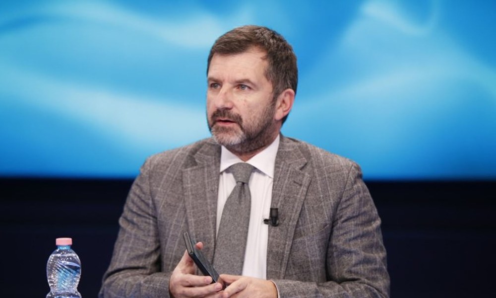 “Saliu, si të rrijë dhe si të ikë, nuk e ndalon Ramën të vjedhë”, Bushati debaton me Zogajn për dorëheqjen e kreut të PD-së