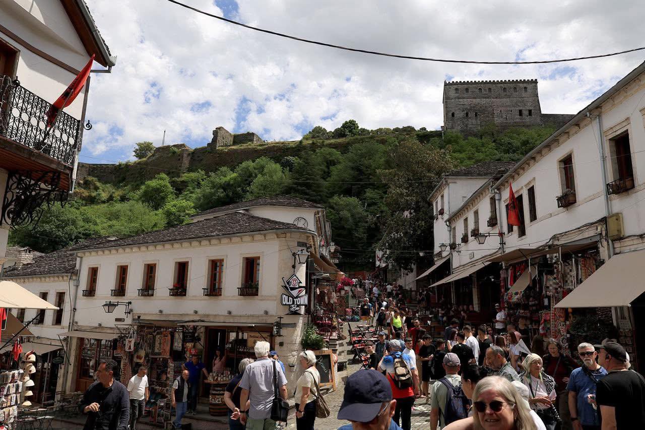 “Samiti” i turizmit, bien polakët, italianët në vend numëro, rriten gjermanët dhe francezët