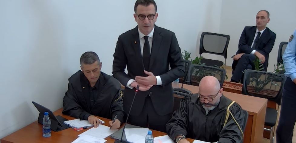 Seanca në GJK, Veliaj: Kryebashkiaku i Rrogozhinës u dënua me burg dhe vijoi detyrën, unë pa akuzë u shkarkova
