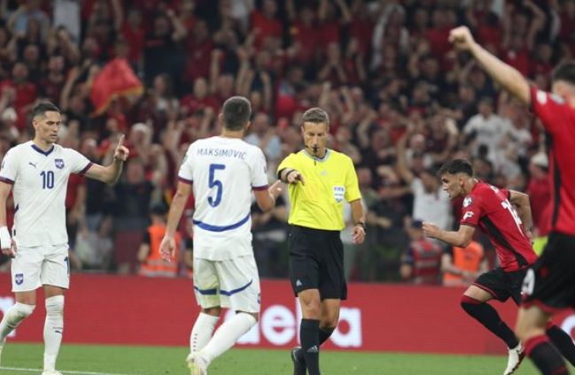 Serbi-Shqipëri për Kualifikueset e Botërorit, kompanitë e basteve “vendosin në peshore” skuadrat