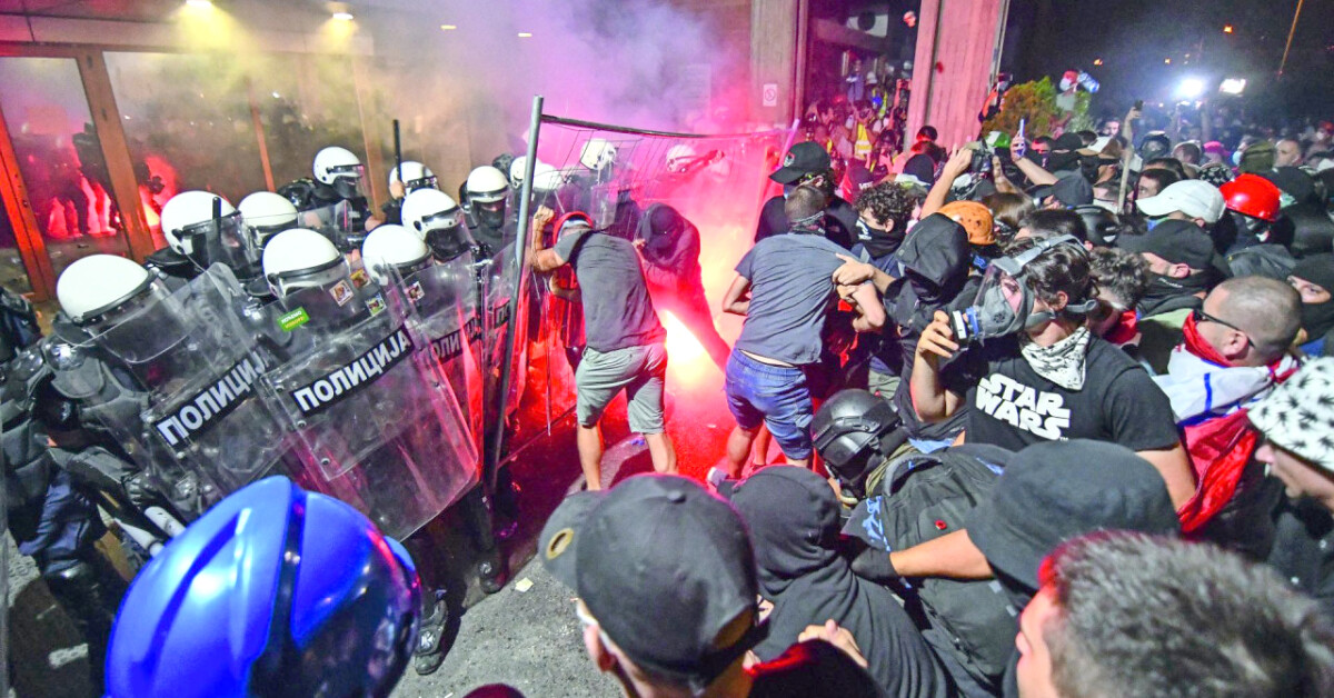 Serbia në “zonën e rrezikut”, studentët kërcënojnë të rrëzojnë Vuçiçin, pse protesta e 1 nëntorit mund të jetë dështim