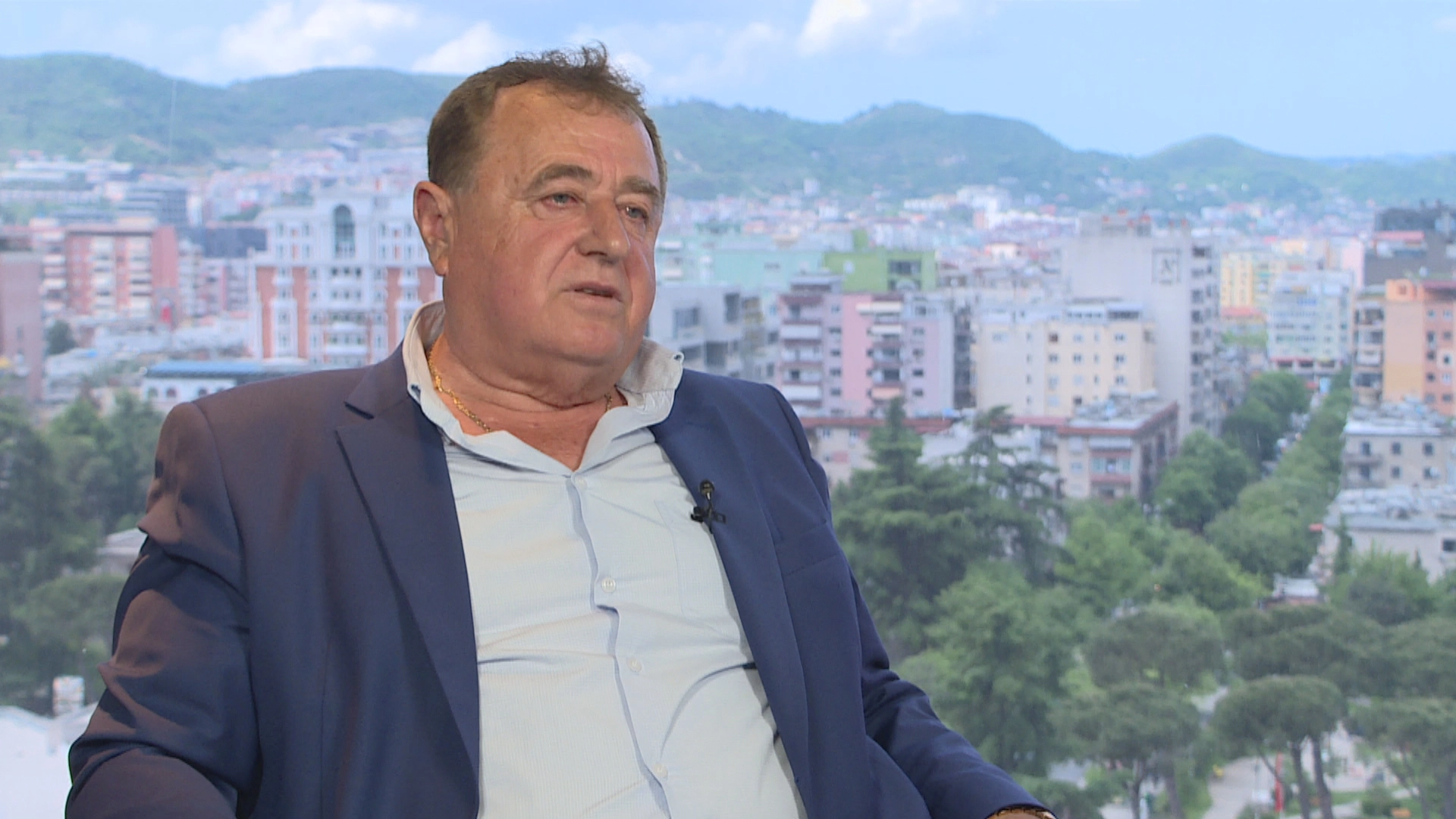 Sfidon Manastirliun, Binajn dhe Qorin! Hyn në garë edhe komunisti Marko Dajti