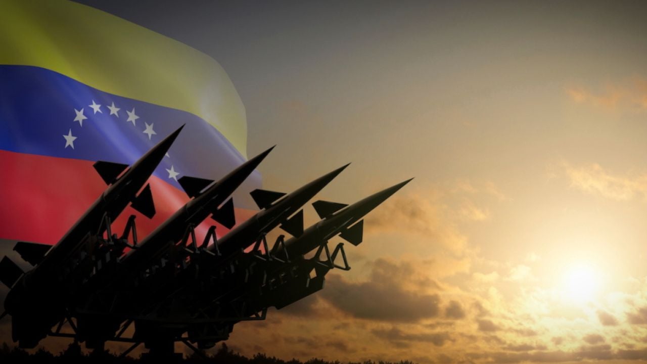 SHBA-ja vendos aeroplanmbajtëse afër Venezuelës, Karakasi fillon ushtrimet ushtarake për tu mbrojtur nga operacionet amerikane