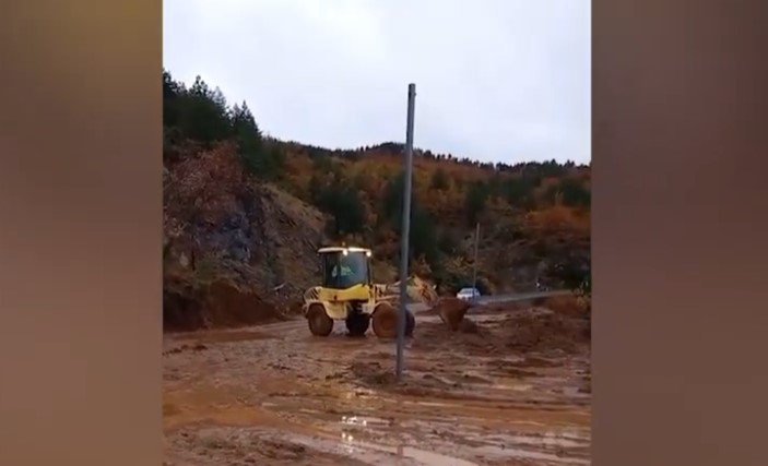 Shembje masive gurësh dhe dherash, bllokohet segmenti rrugor Pukë-Fushë Arrëz