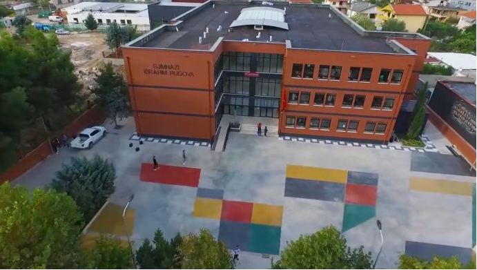 Sherr i dhunshëm në gjimnazin “Ibrahim Rugova” në Kamëz, plagosen me thikë dy nxënës