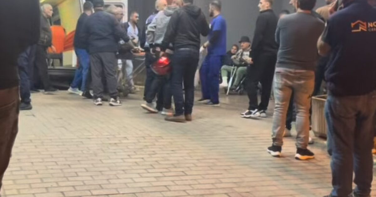 Sherr me thika mes të miturve në Bathore! 5 përfundojnë në spital, 2 në pranga