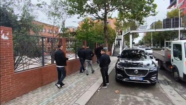 Sherri në gjimnazin e Kamzës/ Nxënësit tregojnë detaje: Këta rrinë me thika, zihen çdo ditë për kot