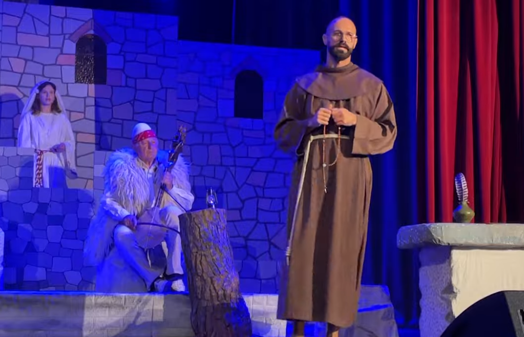 Shfaqet dramatizimi “Eposi shqiptar”, “Lahuta e Malcis” merr formë të re në skenën e Lezhës