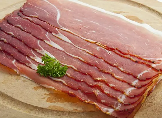 Shkencëtarët: Të ndalohet menjëherë konsumi i proshutës, po shkakton kancer