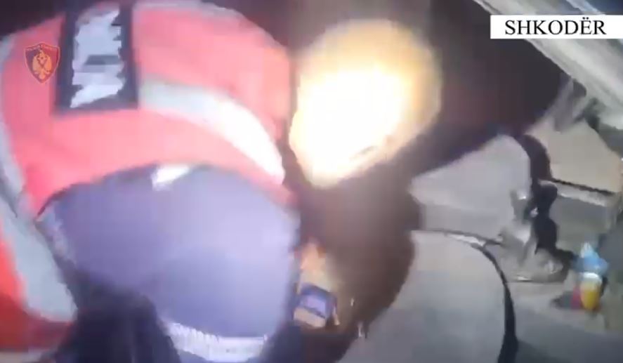 Shkodër, “Shqiponjat” arrestojnë në flagrancë dy 21-vjeçarë, shitës të lëndëve narkotike