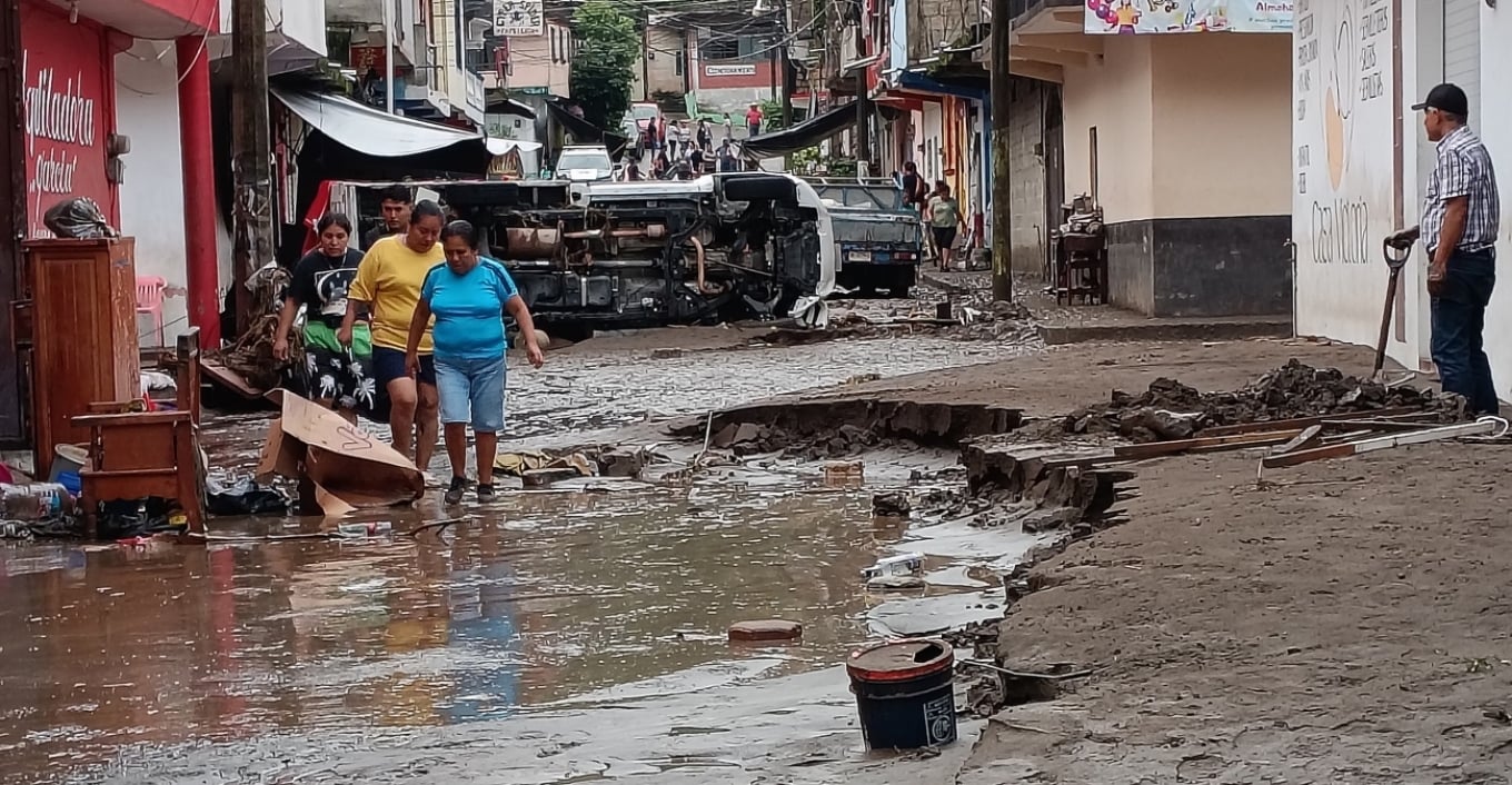 Shkon në 76 numri i të vdekurve nga përmbytjet dhe rrëshqitjet e dheut në Meksikë, 27 persona rezultojnë të zhdukur