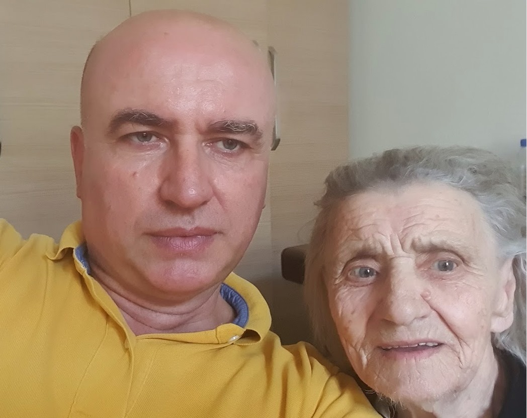 Shkrim prekës nga Mero Baze: Ikja e Nënës