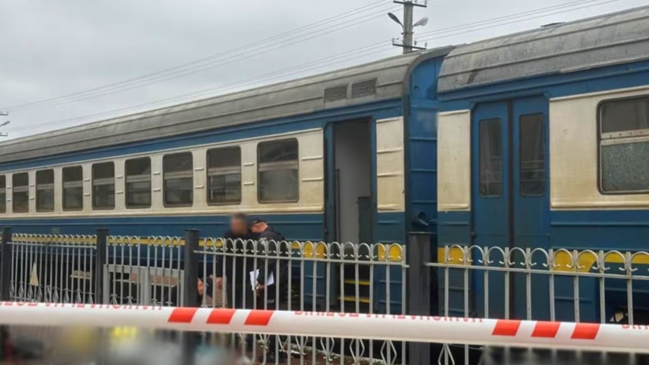 Shpërthim në një stacion treni në Ukrainë, katër të vdekur, mes tyre dhe autori