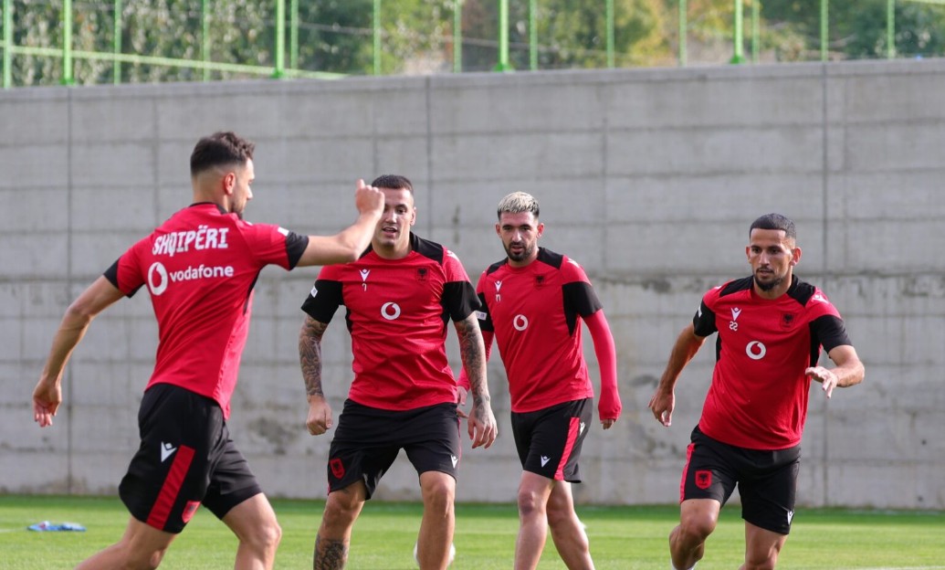 Shqipëria nis përgatitjet për sfidën ndaj Serbisë, stërvitja e parë në “Shtëpinë e Futbollit”