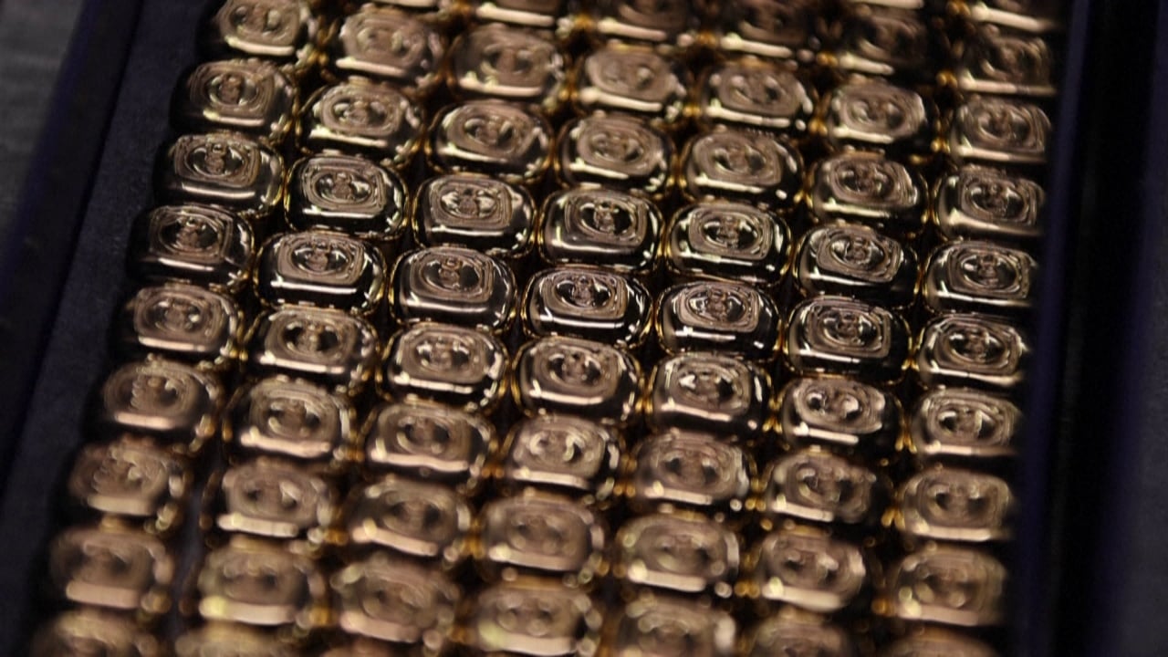 Shtrenjtohet ari në Shqipëri/ Ndryshimet në bursat ndërkombëtare, çmimi arrin në mbi 4300 dollarë Onz