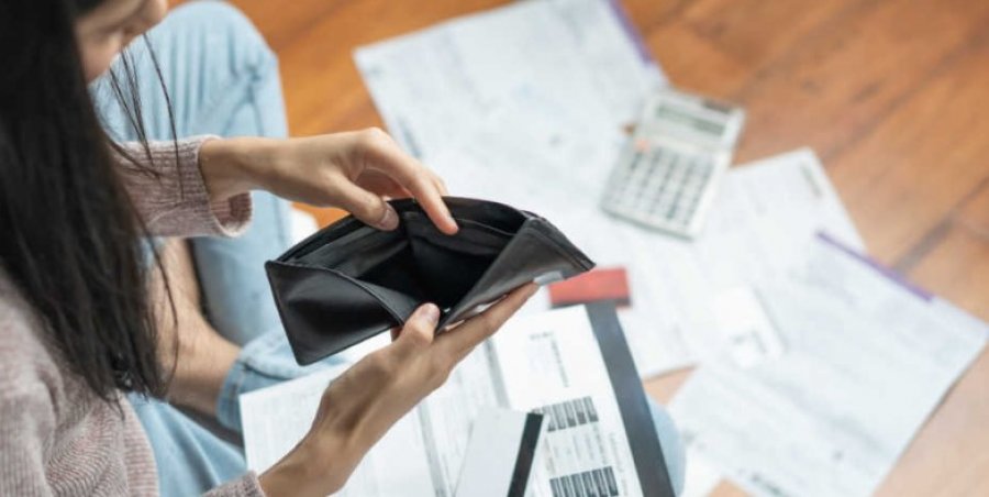 Shumica e shqiptarëve kanë vështirësi të mbyllin muajin, por ja vendi në Europë na i kalon