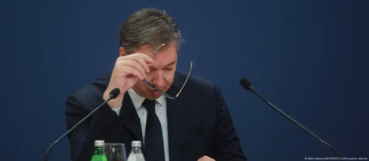 Si arrin ‘gjynahqari’ Vuçiç të manipulojë ndjekësit e tij dhe të besojnë teoritë konspirative